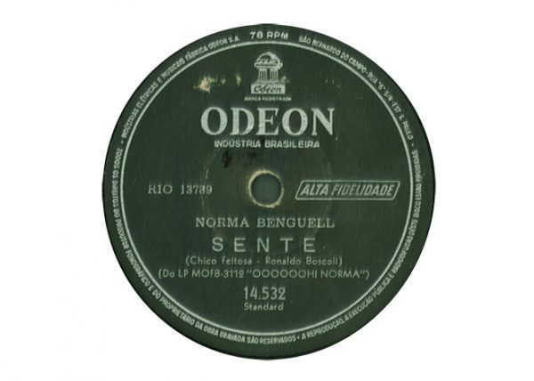 "Sente" com a Norma Benguell no "Ouve Essa".
