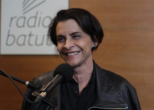 Agora é a Marina quem escolhe a música