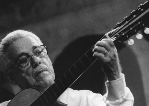 Dino 7 Cordas, o violão fundamental